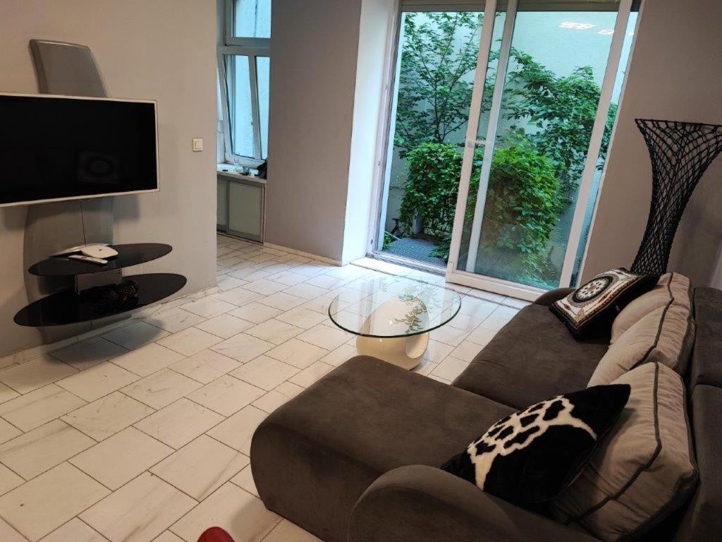 Central Vienna Apartment With Unique 40M2 City Garden & Self Check In エクステリア 写真
