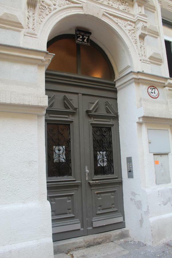 Central Vienna Apartment With Unique 40M2 City Garden & Self Check In エクステリア 写真